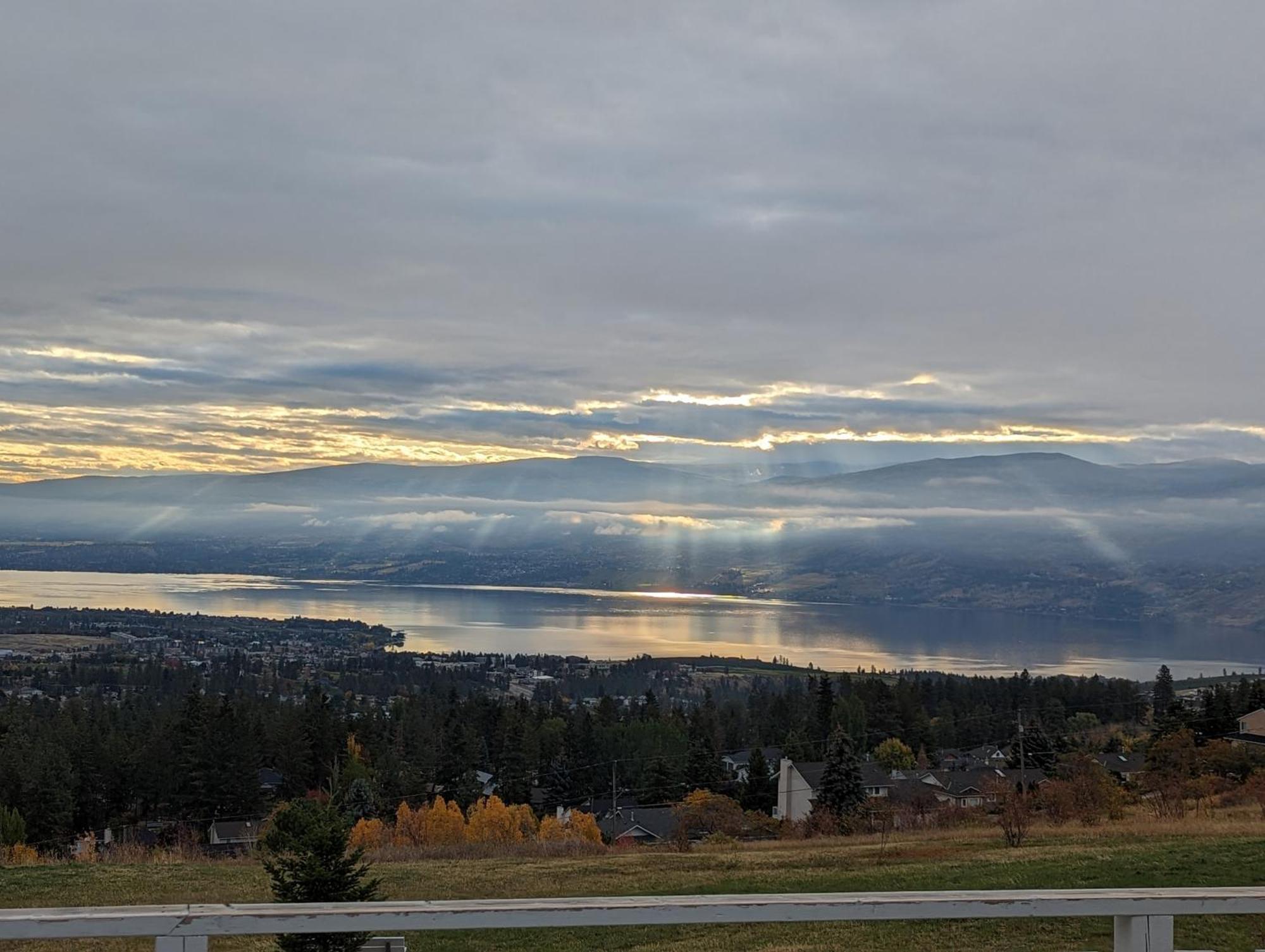 Autumn Lane B&b, Elegance & Stunning Lakeviews
