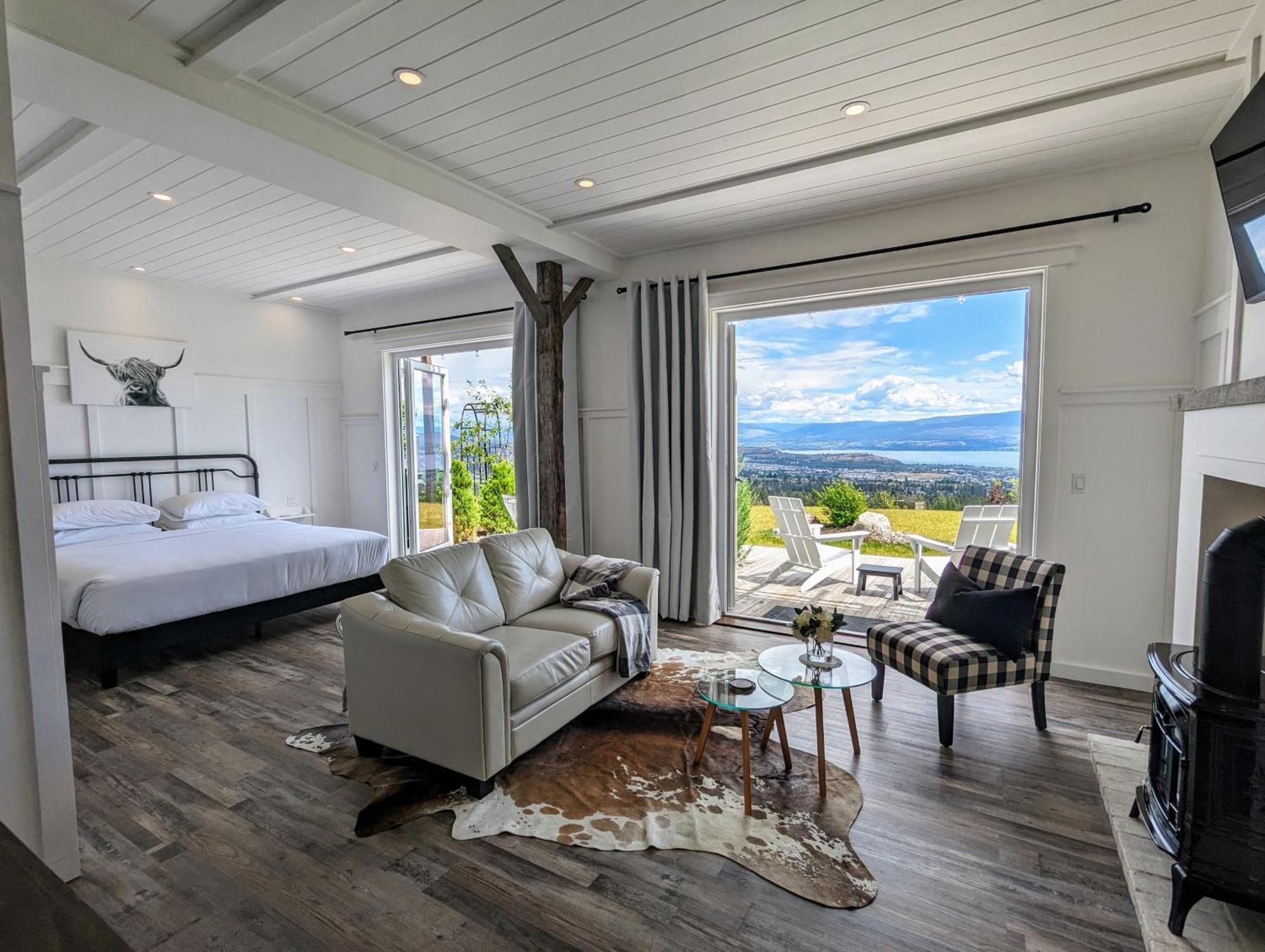 Autumn Lane B&b, Elegance & Stunning Lakeviews 4* West Kelowna