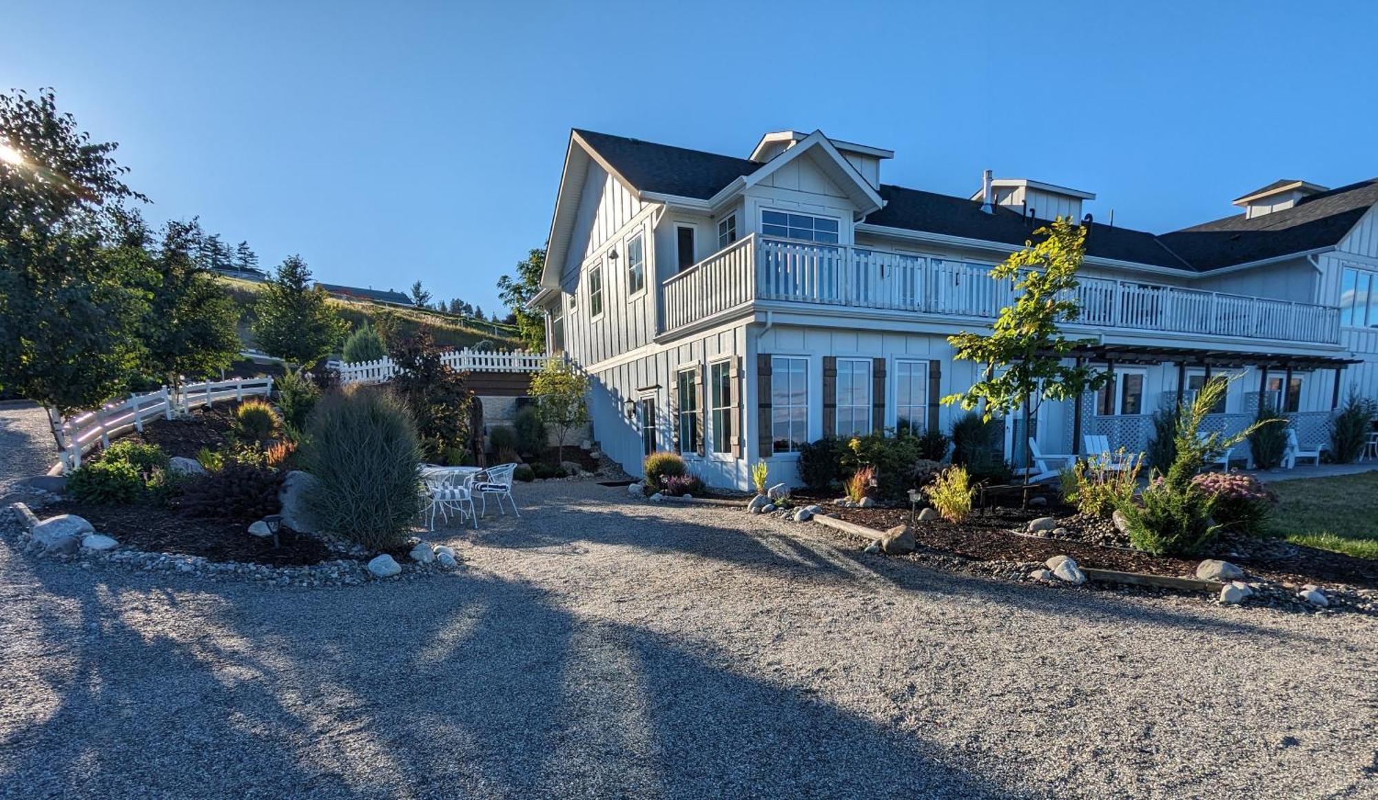 Autumn Lane B&b, Elegance & Stunning Lakeviews 4* West Kelowna